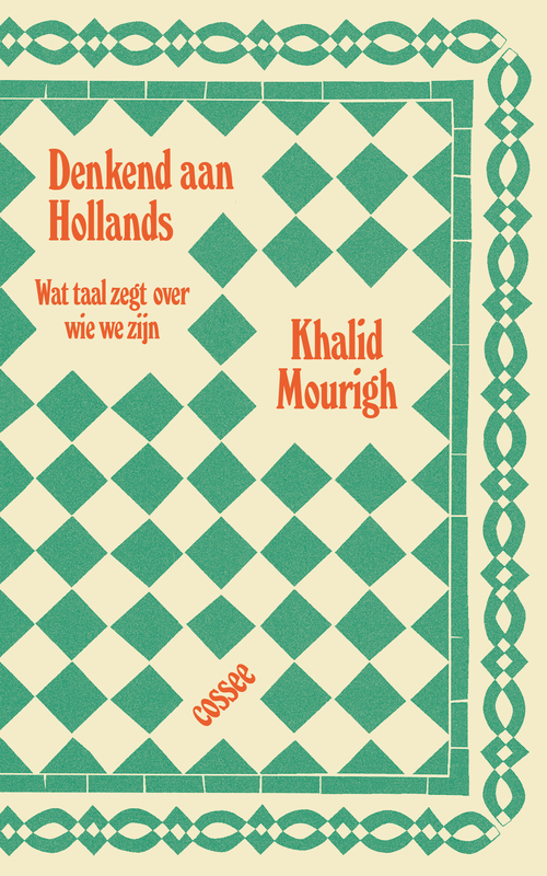 Omslag van Denkend aan Hollands, het nieuwe boek van Khalid Mourigh. In een beige-groene getegelde vloer staan de titel van het boek, auteur, en de uitgeverij: Cossee.